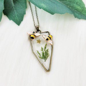 Floral Bee Necklace Pressed Dried Flowers and 3D Bee Charms Geometric Pendant